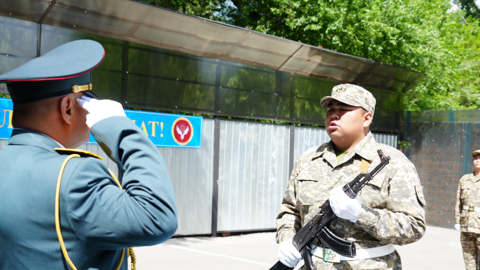 Церемония принятия присяги выпускниками военной кафедры Университет Омир