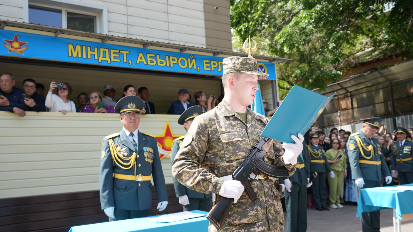 Церемония принятия присяги выпускниками военной кафедры Университет Омир