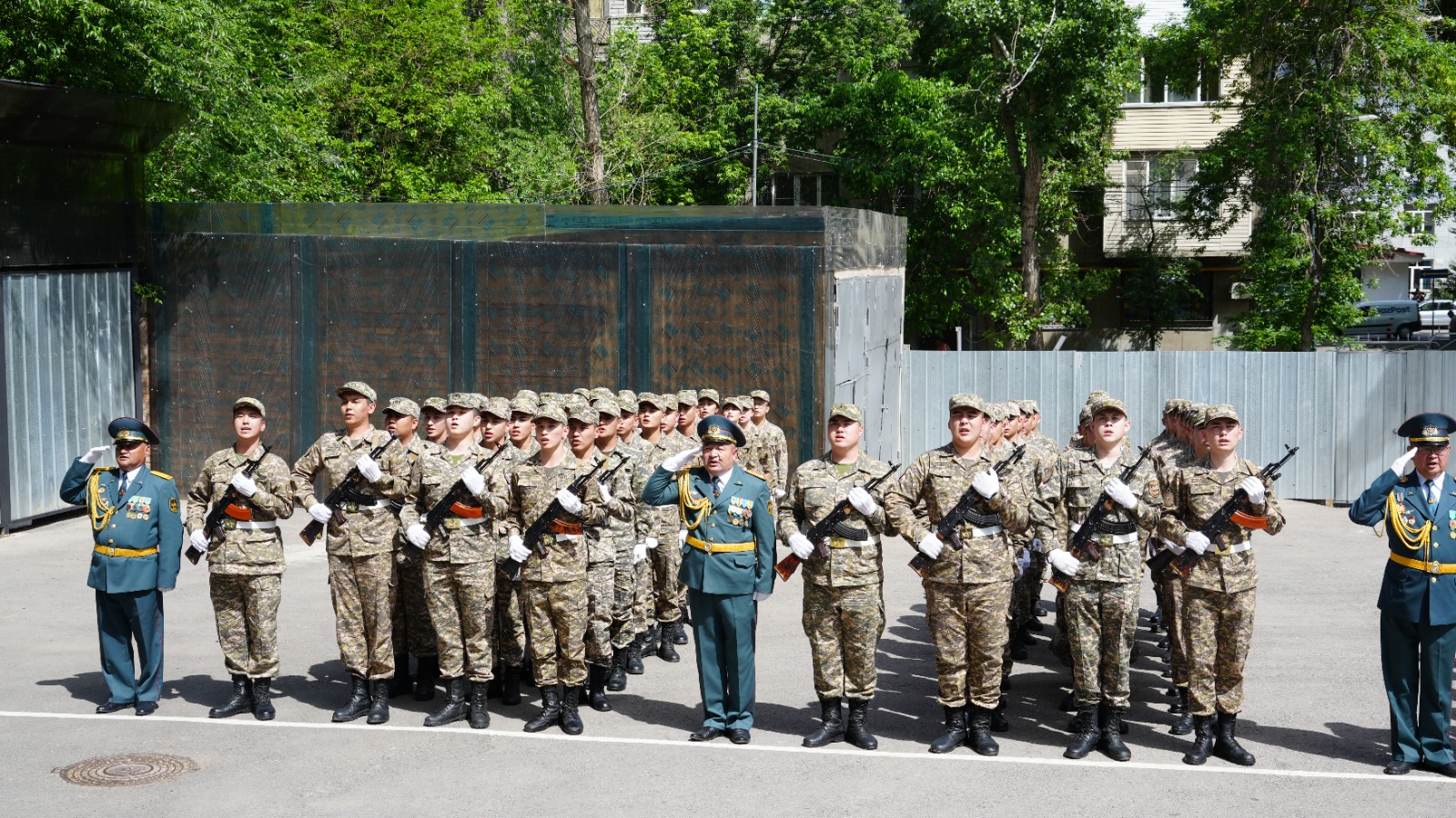 Церемония принятия присяги выпускниками военной кафедры Университет Омир