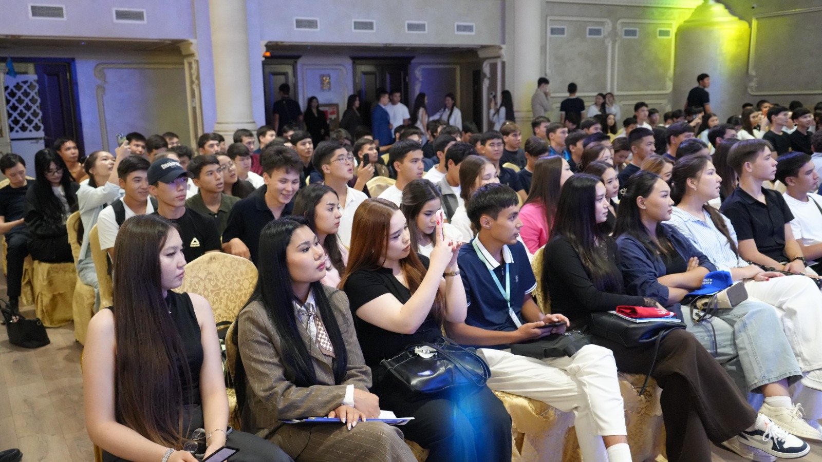 в Инновационном университете «Омир» состоялось мероприятие «KDM-connect» для студентов первого курса